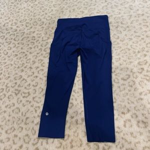 Lululemon women’s cropped leggings